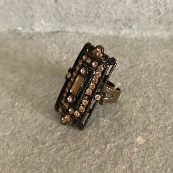 Vintage Crystal Ring - Picture 3 of 7